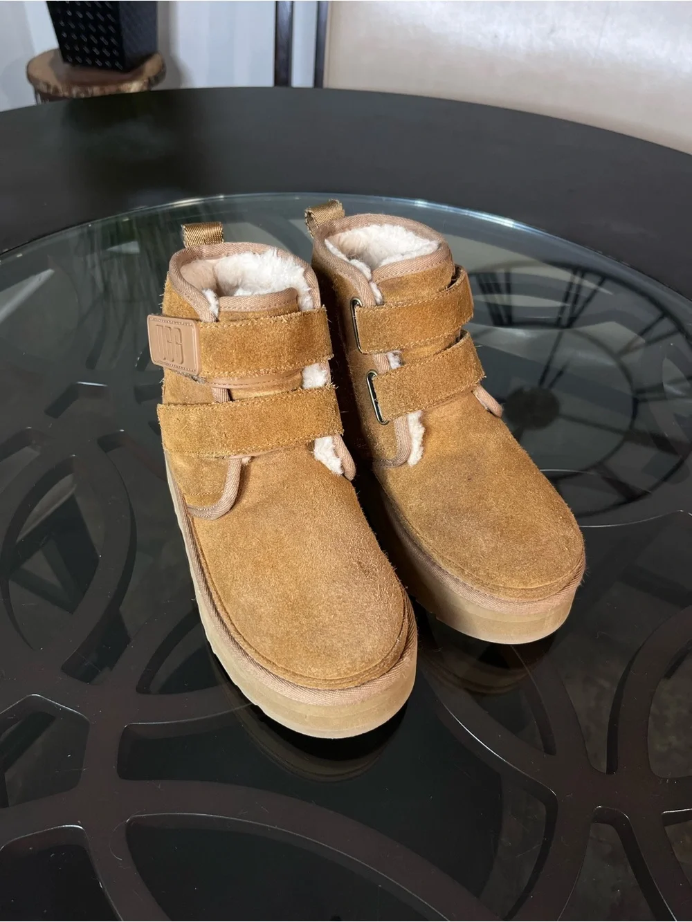 UGG Neumel Platform boots Chestnut Kids Sz 2